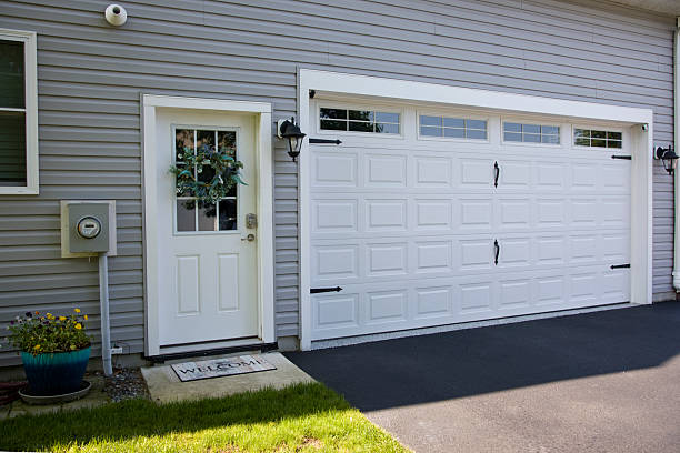 24/7 Emergency Garage Door Panel Replacement experts in Lomira, WI